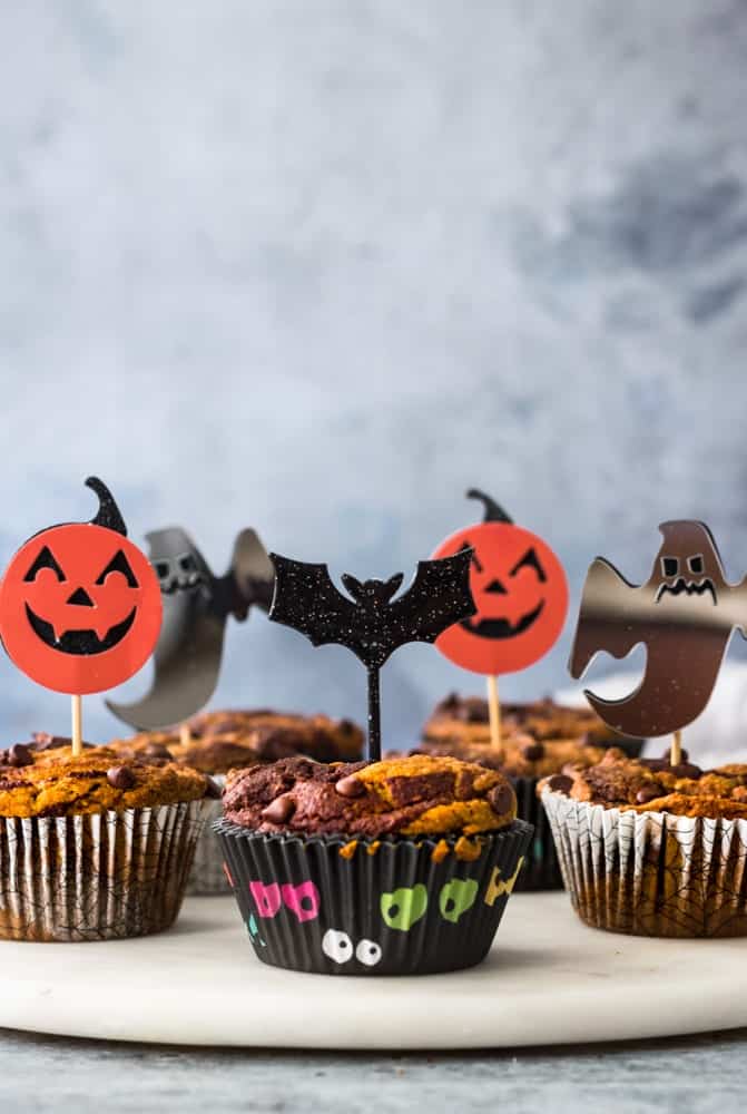 cupcakes with spooky halloween toppings